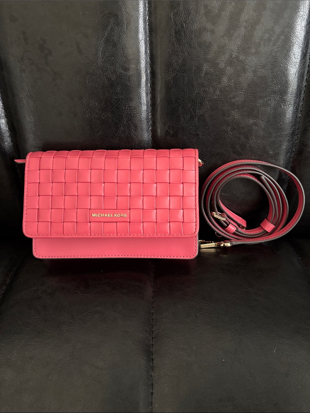 Michael Kors Pink Convertible Crossbody Wallet - Picture 3 of 8